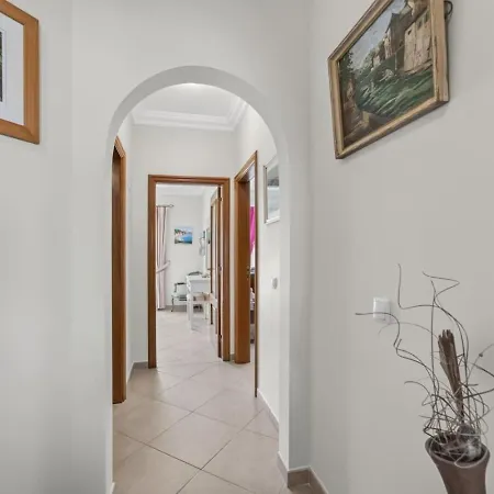 Boavista Lakeview | Golf & Pool Retreat