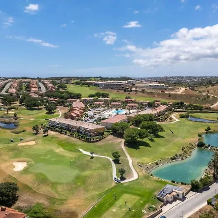 Boavista Lakeview | Golf & Pool Retreat Appartamento